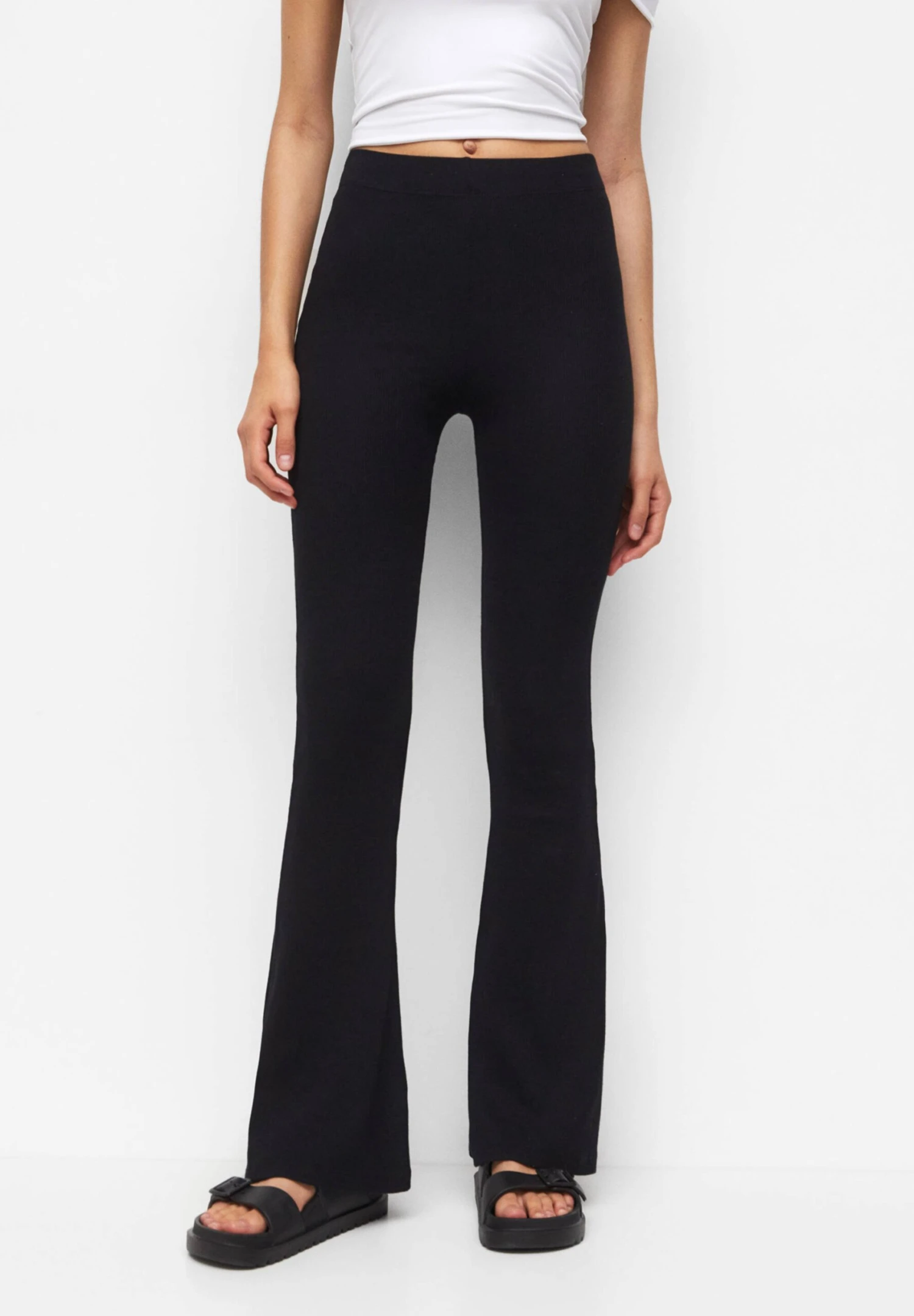 PULL & BEAR Stretch Bell Bottom Trousers - Broek - Black 3 PULL & BEAR Stretch Bell Bottom Trousers - Broek - Black