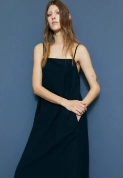 Minimum Vikilino - Maxi-Jurk - Black -Beste Kleding Winkel 1435afdd3f1d42c6886e45b6f4ada1cb