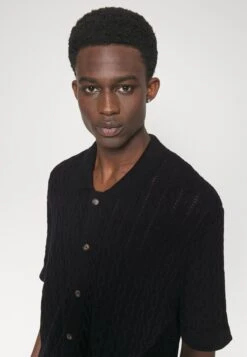 Les Deux Garrett Knitted Shirt - Vest - Black 11 Les Deux Garrett Knitted Shirt - Vest - Black -Beste Kleding Winkel 172728820d46405bbb4c7508f6220ee0