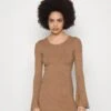 Even&Odd Knit Loose Fit Flared Sleeves Dress - Gebreide Jurk - Camel 2 Even&Odd Knit Loose Fit Flared Sleeves Dress - Gebreide Jurk - Camel -Beste Kleding Winkel 173cf38e8516447b97a4e6aa4cc93c4c