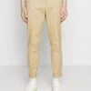 Redefined Rebel Ercan Smart Pants - Chino - Travertine 1 Redefined Rebel Ercan Smart Pants - Chino - Travertine -Beste Kleding Winkel 20142977670641b8937dc89db8843ff5