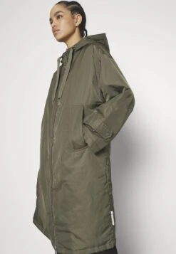 Marc O'Polo Coat Long Padded Fixed Hood Zipper Drawstring Waist - Parka - Olive Crop -Beste Kleding Winkel 25a62c9ca4b744d3829cf8aa948cc204