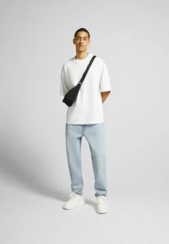 BERSHKA Vintage - Straight Leg Jeans - Light Blue -Beste Kleding Winkel 3231931e32e64b4dae45933c7ec8a61c