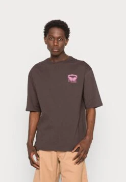 YOURTURN Nostalgia Future Tee Unisex - T-Shirt Print - Brown 9 YOURTURN Nostalgia Future Tee Unisex - T-Shirt Print - Brown -Beste Kleding Winkel 36f7e96f8ea14564abd417ba45e7ff27