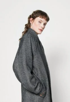 Gestuz Farren Coat - Mantel - Black/White 11 Gestuz Farren Coat - Mantel - Black/White -Beste Kleding Winkel 38d1ca97c4c044d1801280b582a49b06