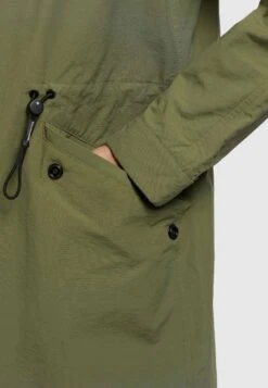 Khujo Marnia - Regenjas - Olivgrün -Beste Kleding Winkel 4e3dbc60eec949a29c27a5518a2dbfac