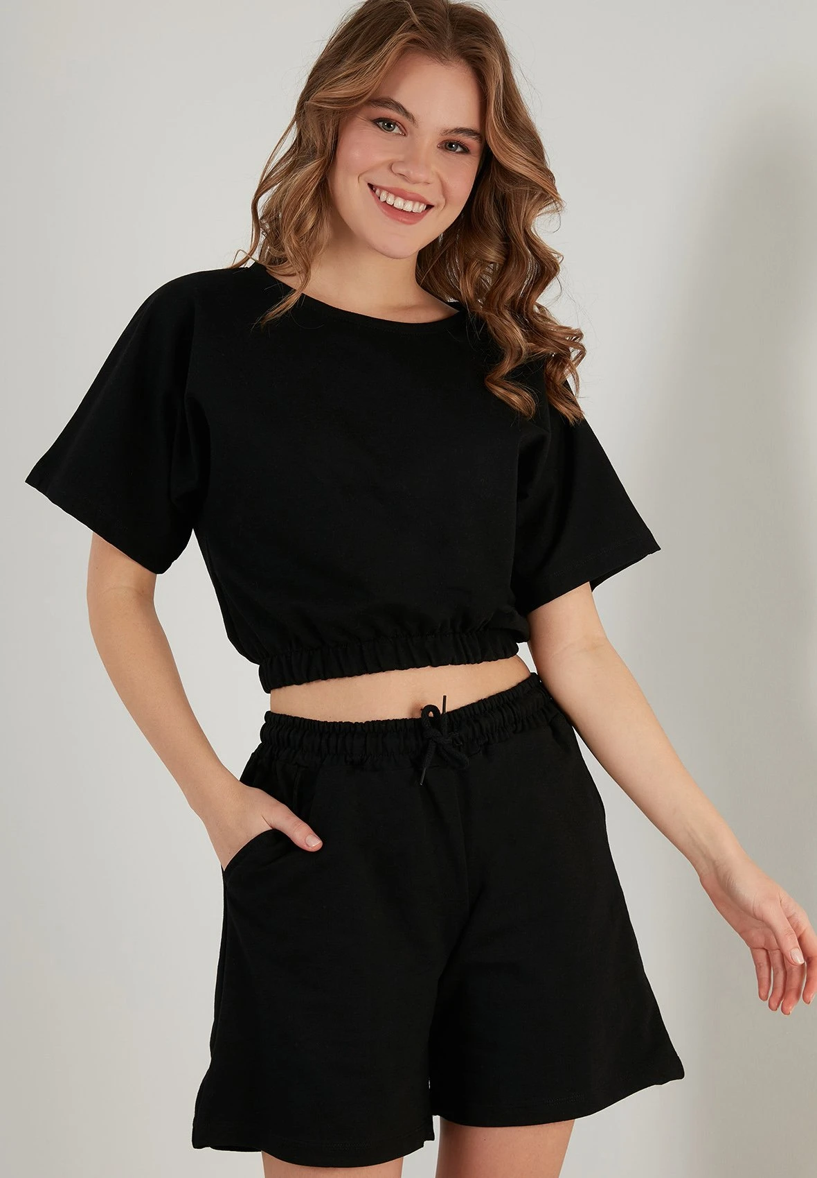 LELA Two Piece Set - Regular Fit - Shorts - Black 3 LELA Two Piece Set - Regular Fit - Shorts - Black