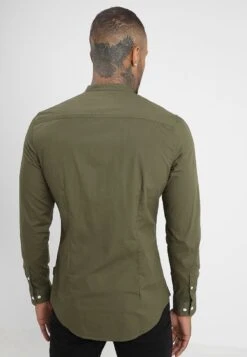 Pier One Muscle Fit Stand- Overhemd - Oliv 9 Pier One Muscle Fit Stand- Overhemd - Oliv -Beste Kleding Winkel 6203a98ce2074a57aa2427fe331f99cb