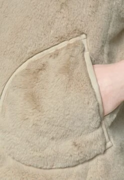 MARC CAIN Bodywarmer - Almond Milk -Beste Kleding Winkel 7cd14e8ad6fe4834a01639b80fc13efe