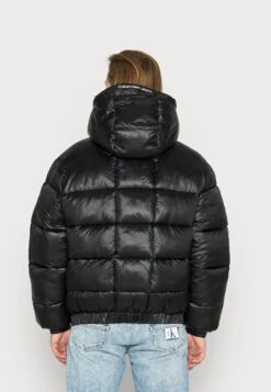 Calvin Klein Jeans Shine Puffer Unisex - Winterjas - Black 9 Calvin Klein Jeans Shine Puffer Unisex - Winterjas - Black -Beste Kleding Winkel 85c58a82996848ac800cbe53f109c9fe