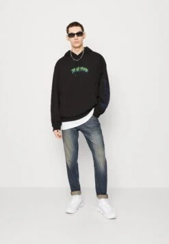 YOURTURN Transform Unisex - Sweater - Black -Beste Kleding Winkel 8d35bdfc421f4307bbb8a40381d60243