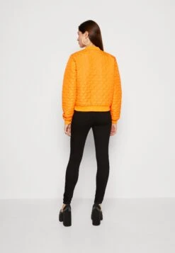 Noisy May Nmvivi- Bomberjacks - Vibrant Orange 10 Noisy May Nmvivi- Bomberjacks - Vibrant Orange -Beste Kleding Winkel 904cb314623d43ab96b554a2d22b95ac