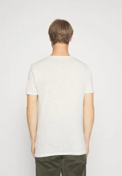Pier One T-Shirt Basic - Off-White 9 Pier One T-Shirt Basic - Off-White -Beste Kleding Winkel 93fe281cdfcb4863857b57bc7b30c1fd