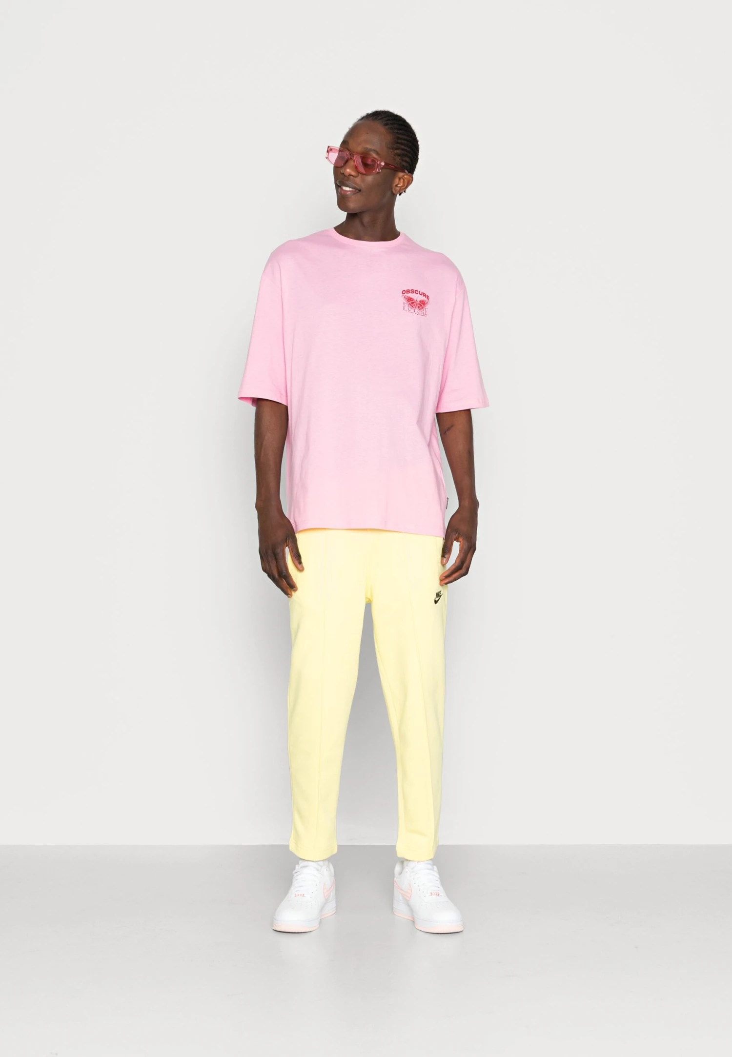 YOURTURN Nostalgia Future Tee Unisex - T-Shirt Print - Pink 4 YOURTURN Nostalgia Future Tee Unisex - T-Shirt Print - Pink - Afbeelding 2