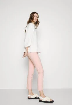MARC CAIN Broek - Soft Powder Pink 15 MARC CAIN Broek - Soft Powder Pink -Beste Kleding Winkel a80dcf6d25524cdda08faf593ea35c61