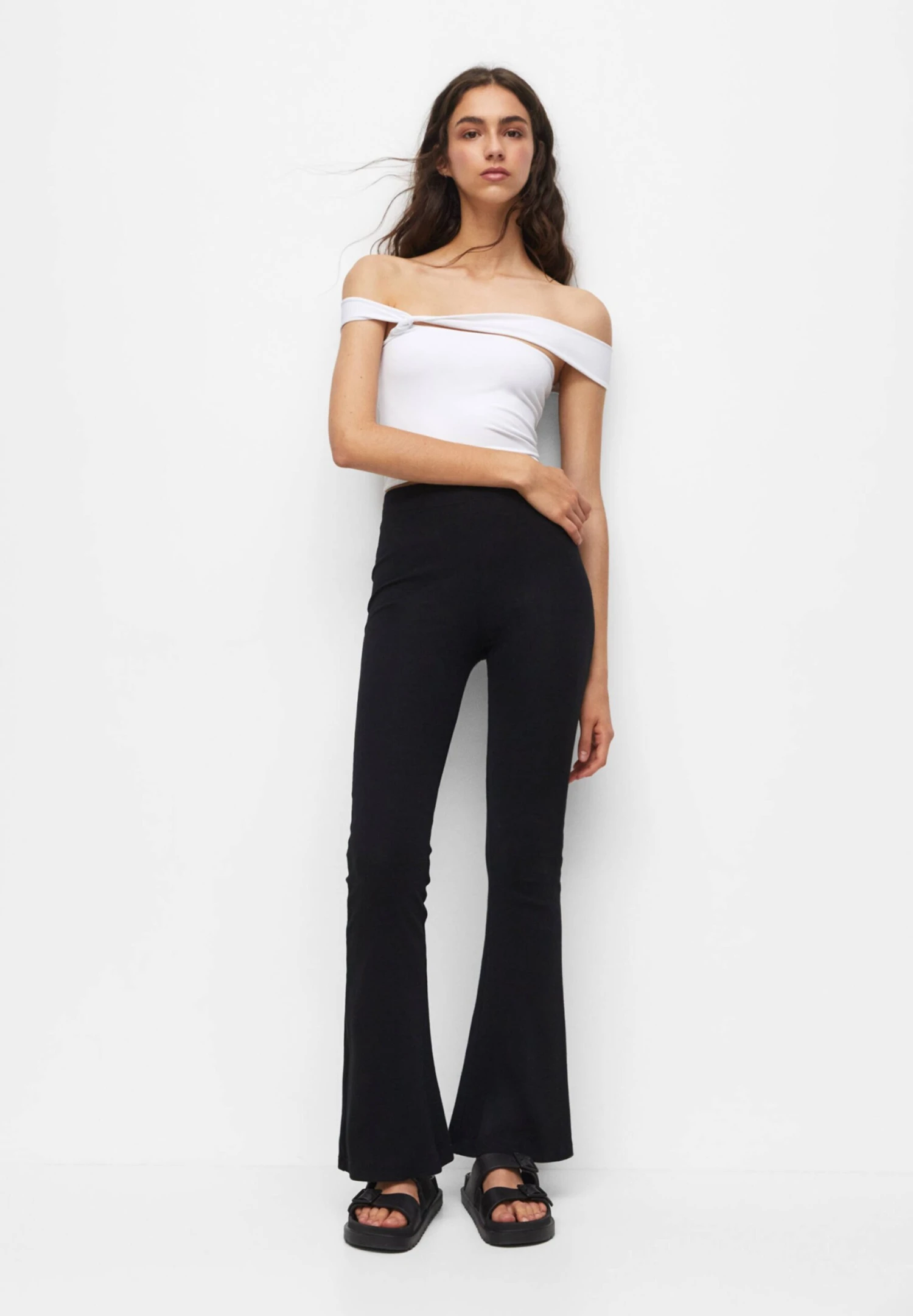 PULL & BEAR Stretch Bell Bottom Trousers - Broek - Black 4 PULL & BEAR Stretch Bell Bottom Trousers - Broek - Black - Afbeelding 2