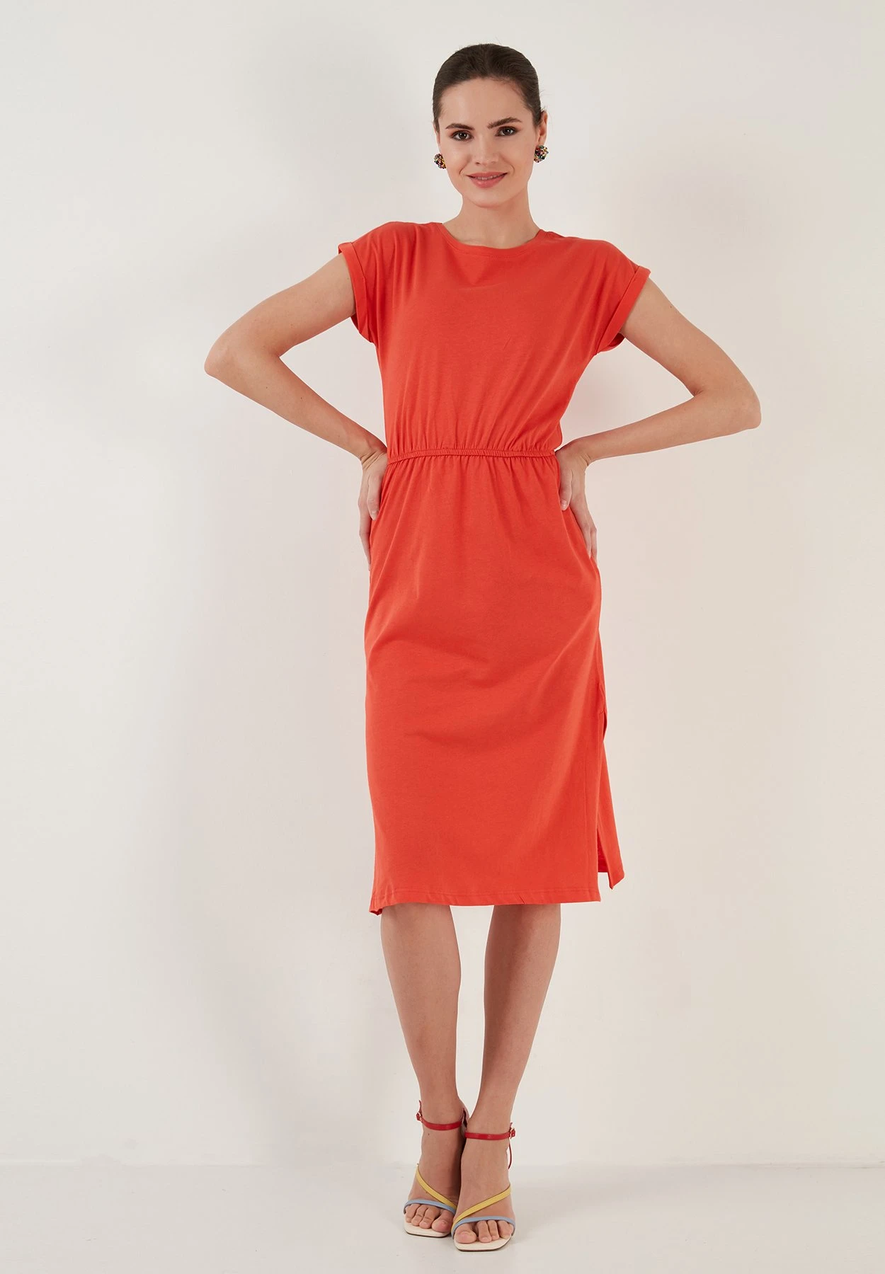 LELA Short Sleeve Midi - Jurk - Brick Red 4 LELA Short Sleeve Midi - Jurk - Brick Red - Afbeelding 2