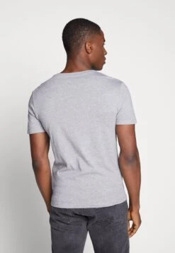 Pier One 3 Pack- T-Shirt Basic - Black, Grey, Green 10 Pier One 3 Pack- T-Shirt Basic - Black, Grey, Green -Beste Kleding Winkel b3e2272097fd45d28e31884f564c0681