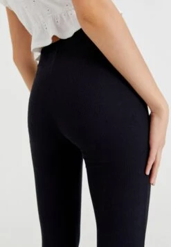 PULL & BEAR Stretch Bell Bottom Trousers - Broek - Black 11 PULL & BEAR Stretch Bell Bottom Trousers - Broek - Black -Beste Kleding Winkel b7f3a319cfa441b191d8458fa644d041