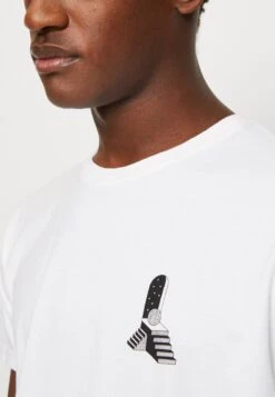 Kaotiko Washed Dreamlike Unisex - T-Shirt Print - White -Beste Kleding Winkel bdbd7ffb348f4637b4453f11625138be