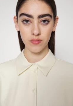 DRYKORN Cloelia - Blouse -Off White 11 DRYKORN Cloelia - Blouse -Off White -Beste Kleding Winkel bebbb1b52b314209b3098035ea56568d