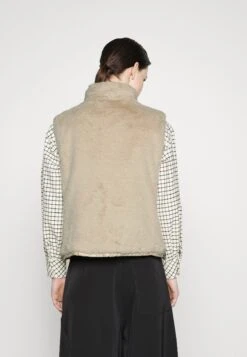 MARC CAIN Bodywarmer - Almond Milk -Beste Kleding Winkel c0af58d728c5438988a3c75553ac1b7b