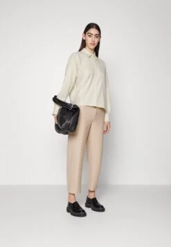 DRYKORN Cloelia - Blouse -Off White 9 DRYKORN Cloelia - Blouse -Off White -Beste Kleding Winkel ca56451f7d664163a260dea1794ac30f