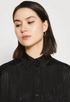 Monki Blousejurk - Black Jaquard 13 Monki Blousejurk - Black Jaquard -Beste Kleding Winkel d35e4ded7d9d4d5c8bda640341787a43