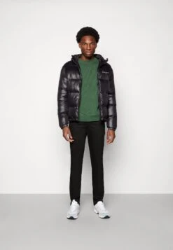 Beste Kleding Winkel -Beste Kleding Winkel da3bc8dba5e24eeca3367bafda6b664b