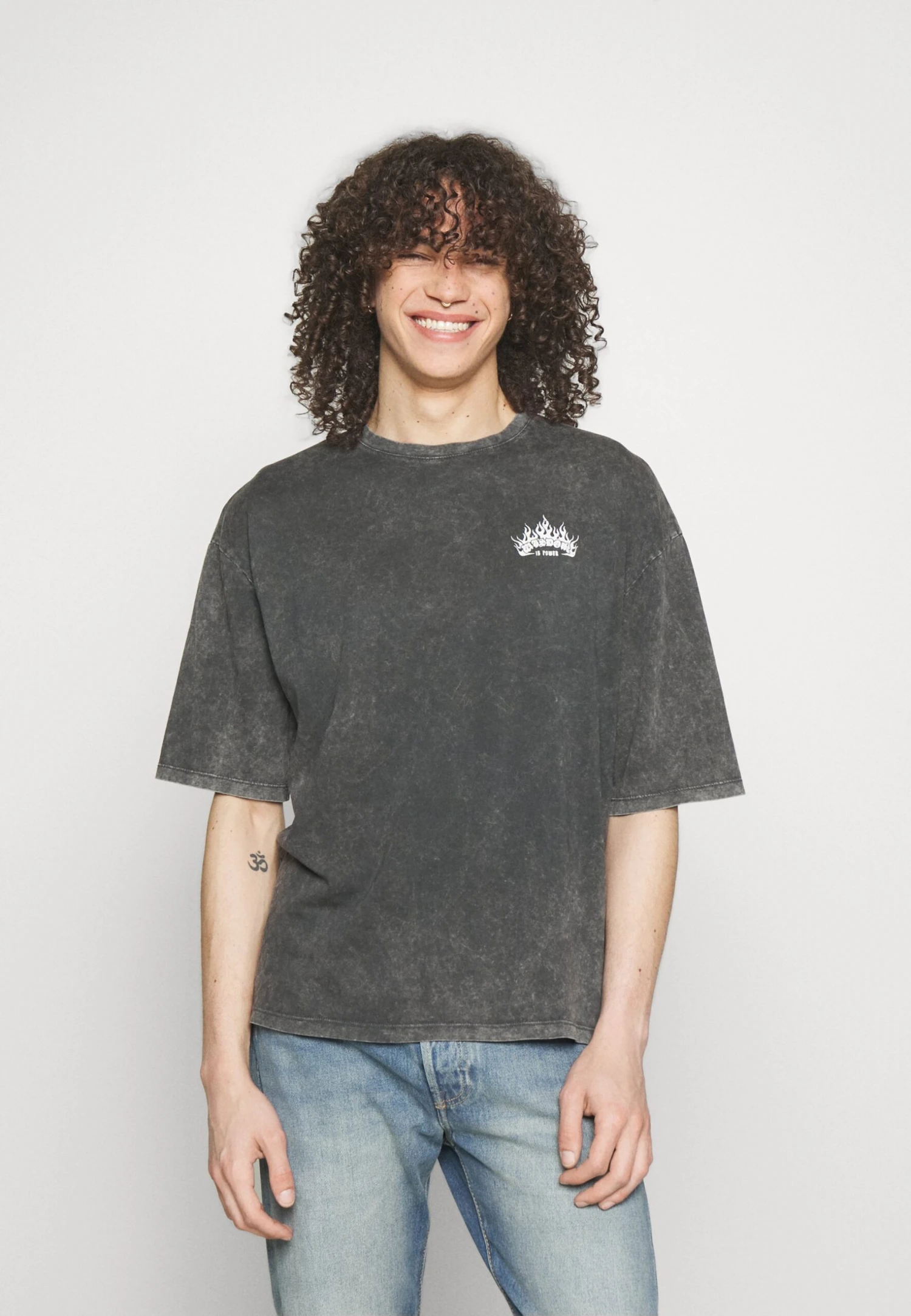 YOURTURN Skull Graphic Tee Unisex - T-Shirt Print - Mottled Black 5 YOURTURN Skull Graphic Tee Unisex - T-Shirt Print - Mottled Black - Afbeelding 3