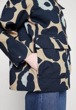 Marimekko Magna Unikko Coat - Parka - Dark Blue, Light Yellow 15 Marimekko Magna Unikko Coat - Parka - Dark Blue, Light Yellow -Beste Kleding Winkel e5527f31f0ab4692b7590207774b64f0
