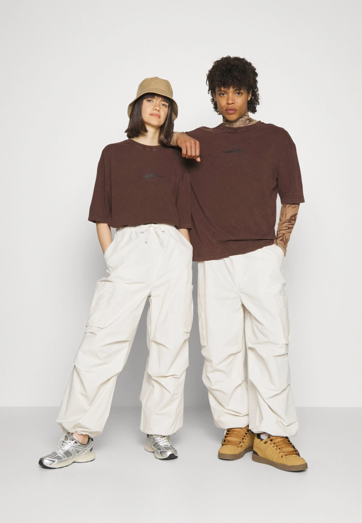 YOURTURN Unisex - T-Shirt Print - Dark Brown 4 YOURTURN Unisex - T-Shirt Print - Dark Brown - Afbeelding 2