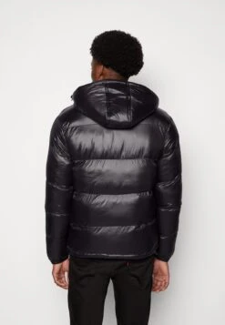 Racer Logo Puffer Jacket - Winterjas - Black 10 Racer Logo Puffer Jacket - Winterjas - Black -Beste Kleding Winkel e78a38b3e4de4a9ba68a9b40dfddf8cd