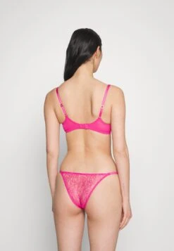 AGENT PROVOCATEUR Lorna Bra - Beugel Bh - Fuchsia 9 AGENT PROVOCATEUR Lorna Bra - Beugel Bh - Fuchsia -Beste Kleding Winkel fd8c5d12d6dd4c64ae71ec0375460dbf